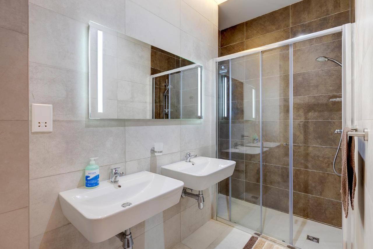 Luxe Apartment With Valletta And Harbour Views Sliema Eksteriør bilde