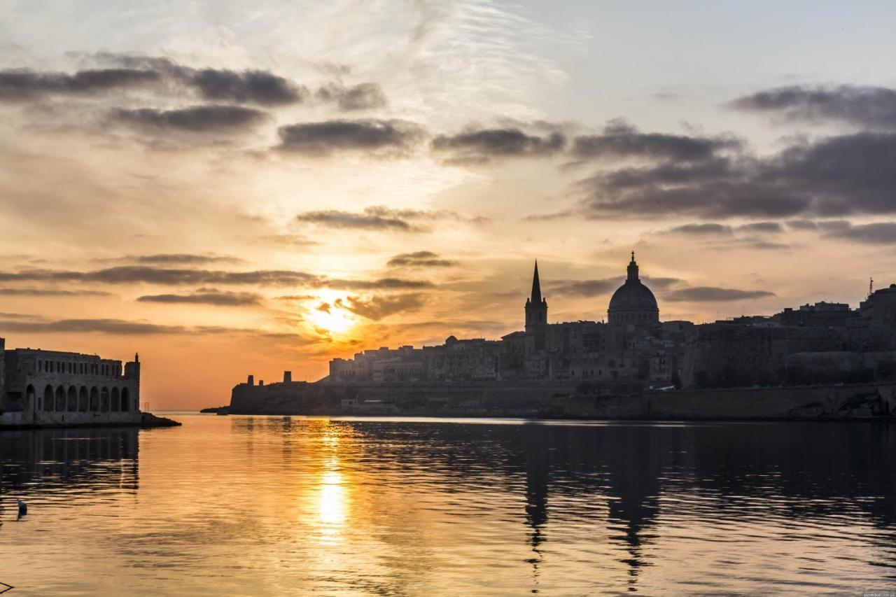 Luxe Apartment With Valletta And Harbour Views Sliema Eksteriør bilde