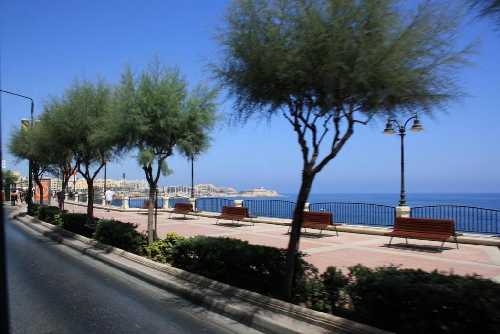 Luxe Apartment With Valletta And Harbour Views Sliema Eksteriør bilde