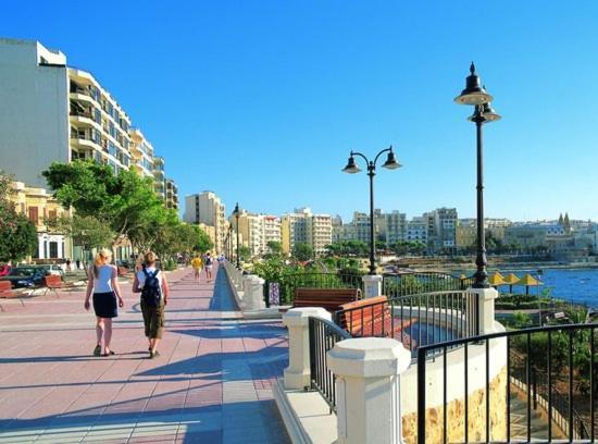Luxe Apartment With Valletta And Harbour Views Sliema Eksteriør bilde