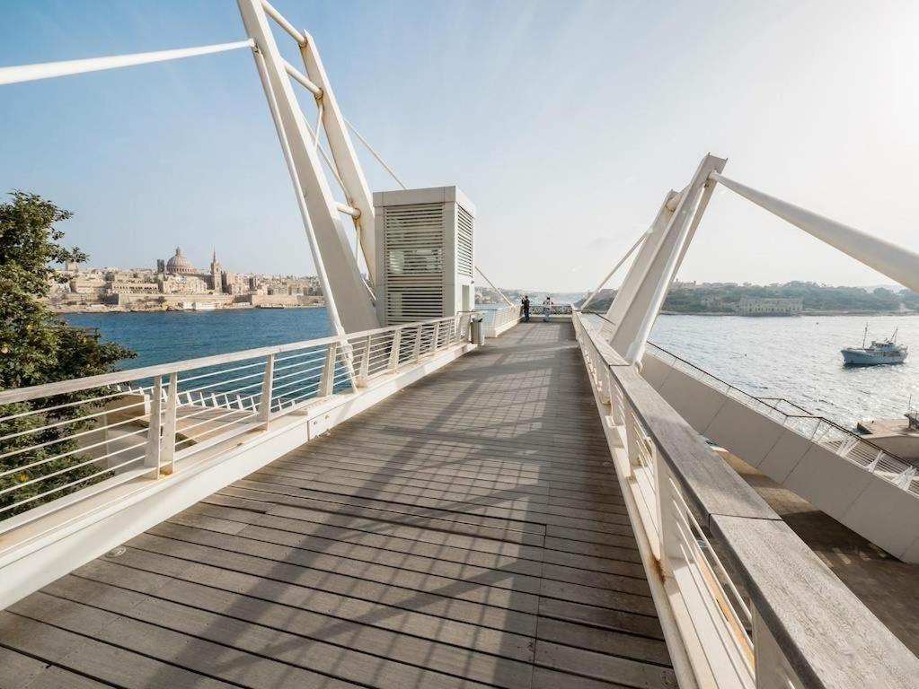 Luxe Apartment With Valletta And Harbour Views Sliema Eksteriør bilde